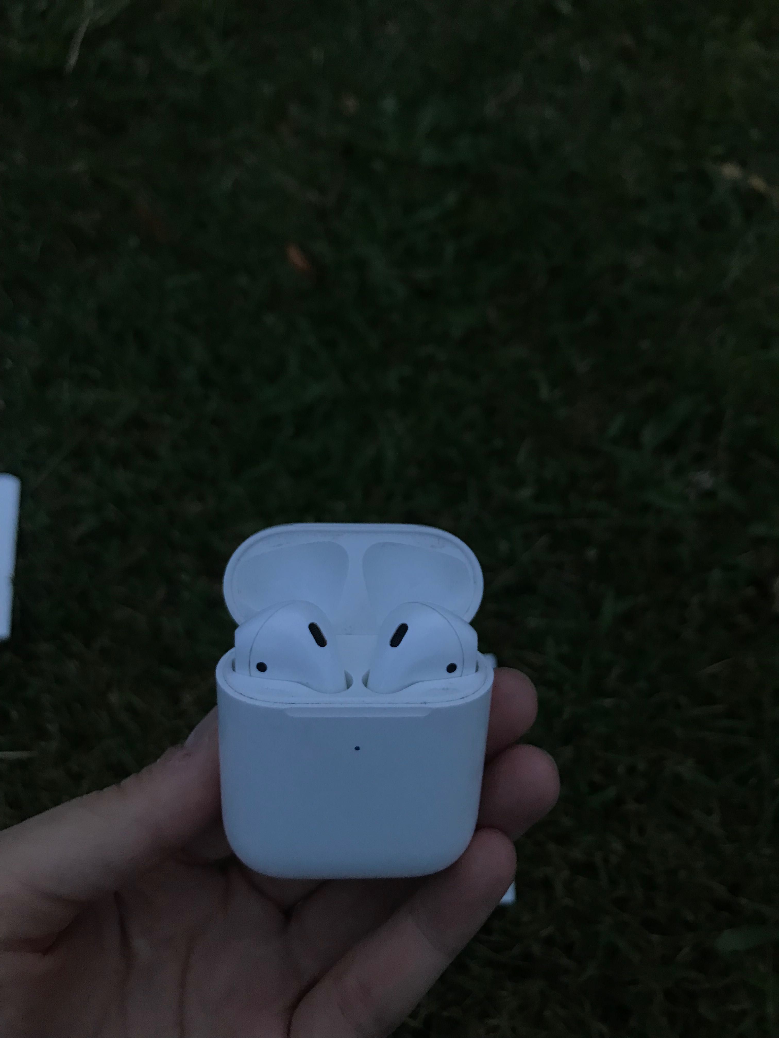 airpods первое поколение , оригинал