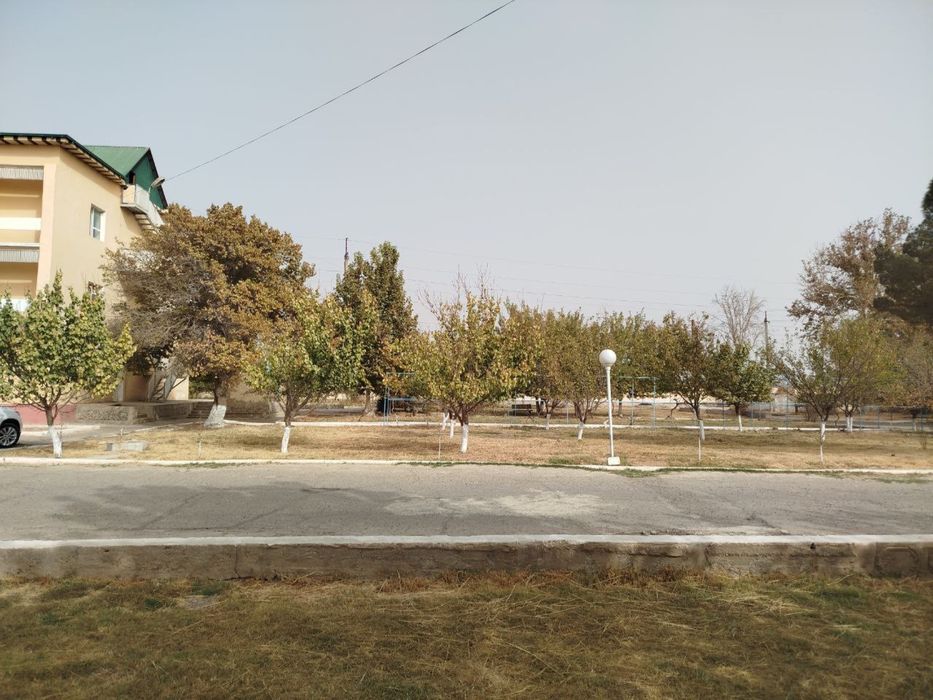 Yer sotiladi 3 qavatli bino bilan Продается земля с 3х этажным зданием