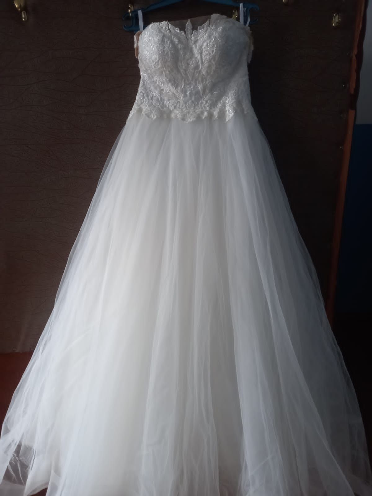 Продам красивое счастливое платье для невесты со вкусом от известного
