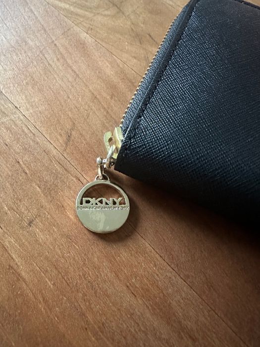 Продавам черен дамски клъч Donna Karan и черен дамски портфейл