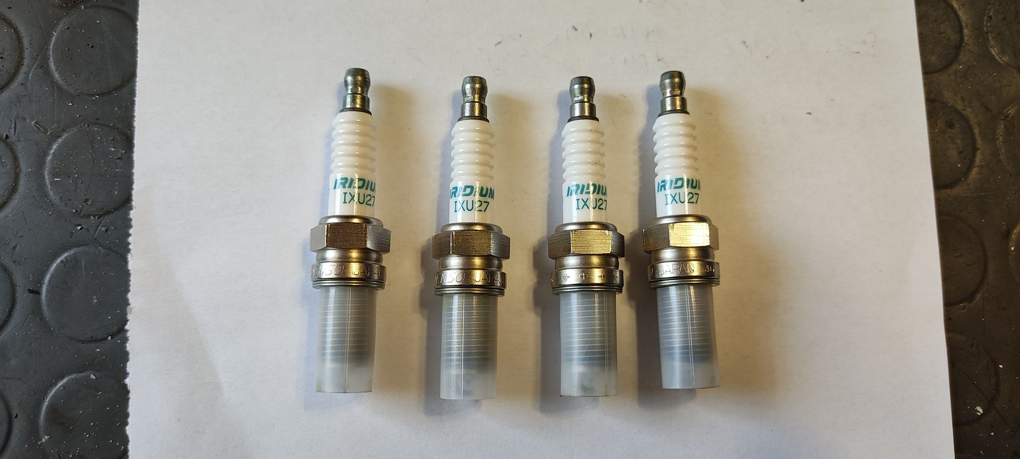 Запалителни свещи Денсо и Бош , Denso iridium power IXU27 , bosch YR6D