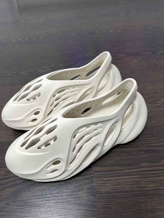 adidas Yeezy Foam RNNR Ararat