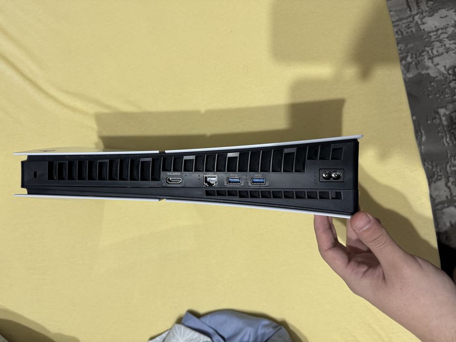 Vand consola playstation 5 digital edition 1TB