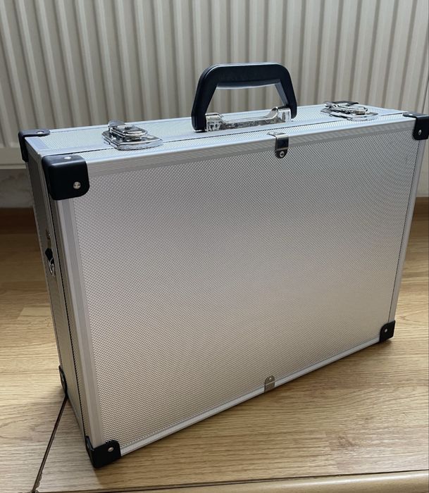 Geanta/servieta/case din aluminiu argintie svx