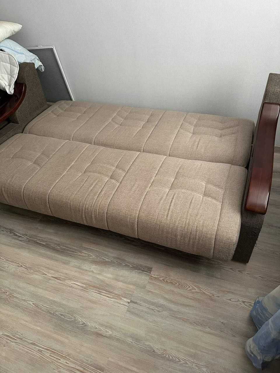 Продается диван с креслами