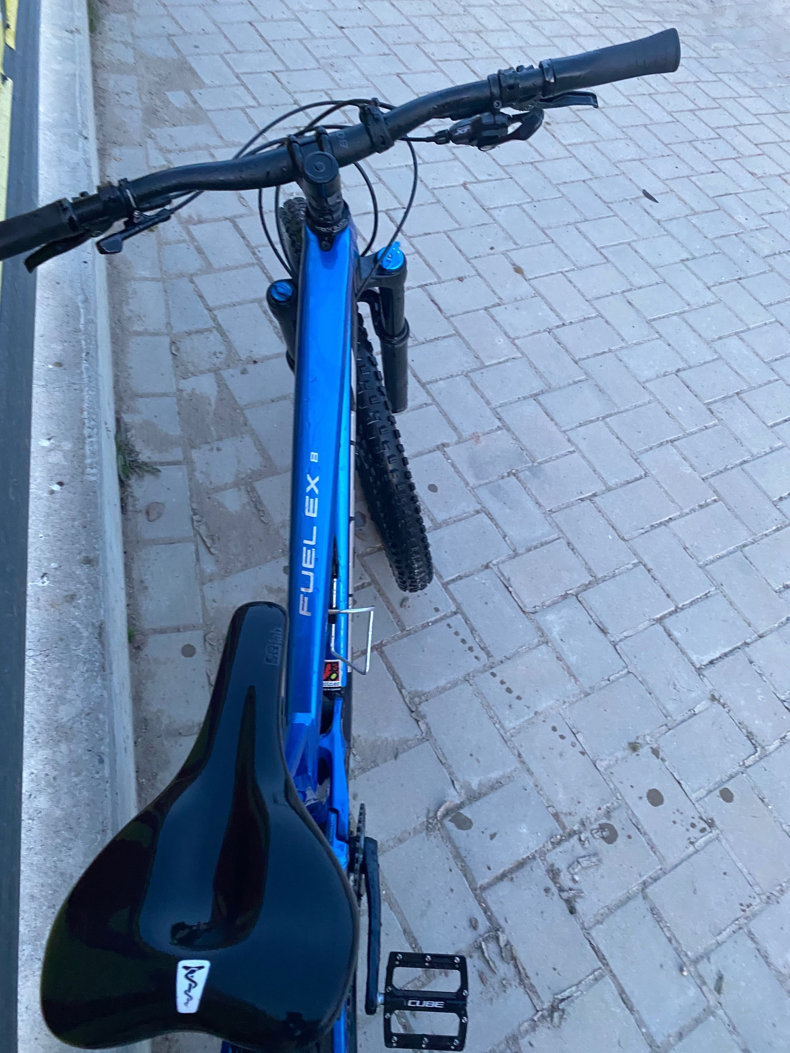 Bicicleta full suspension Trek impecabilă