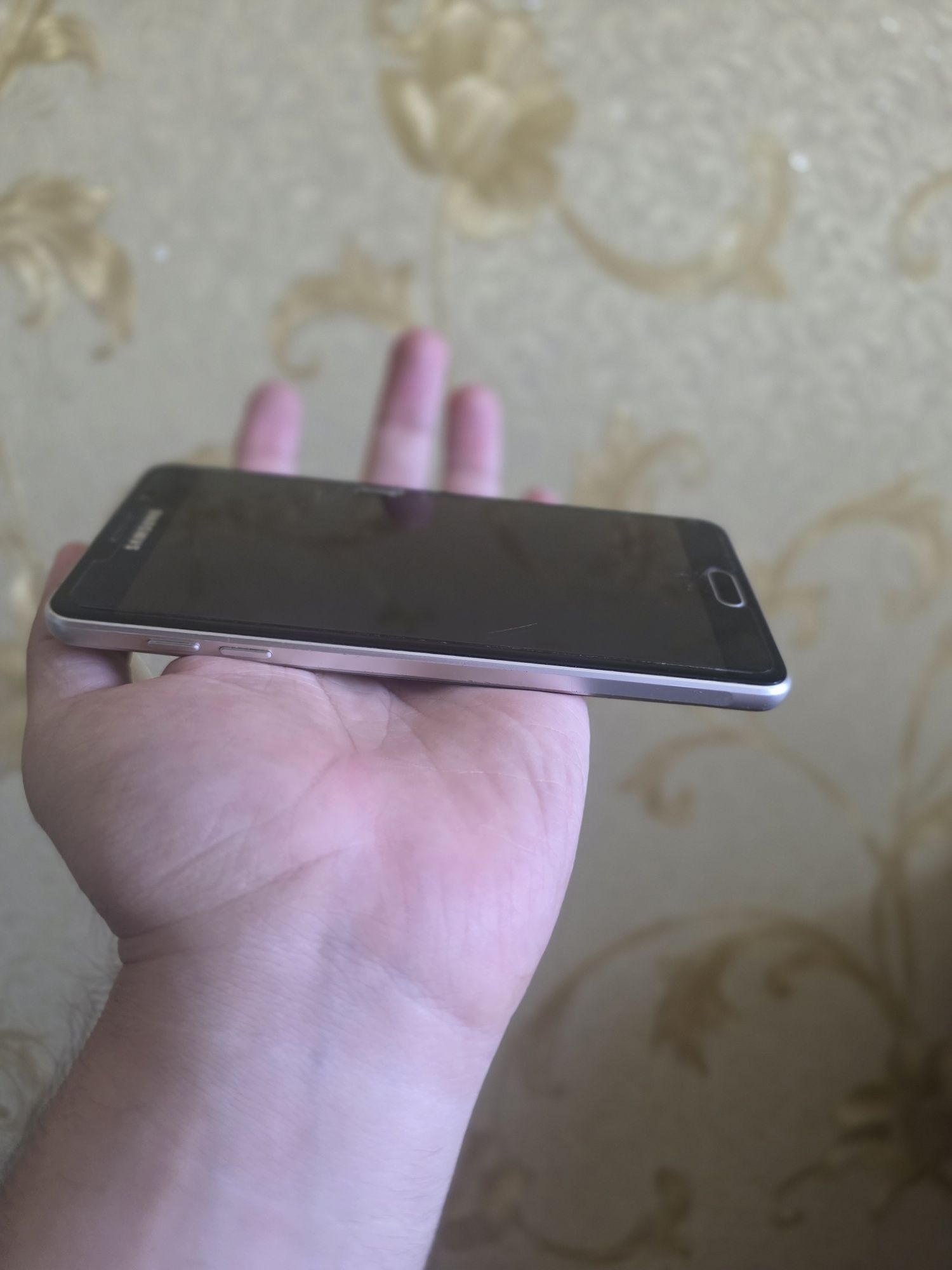 Samsung A7 smartfoni