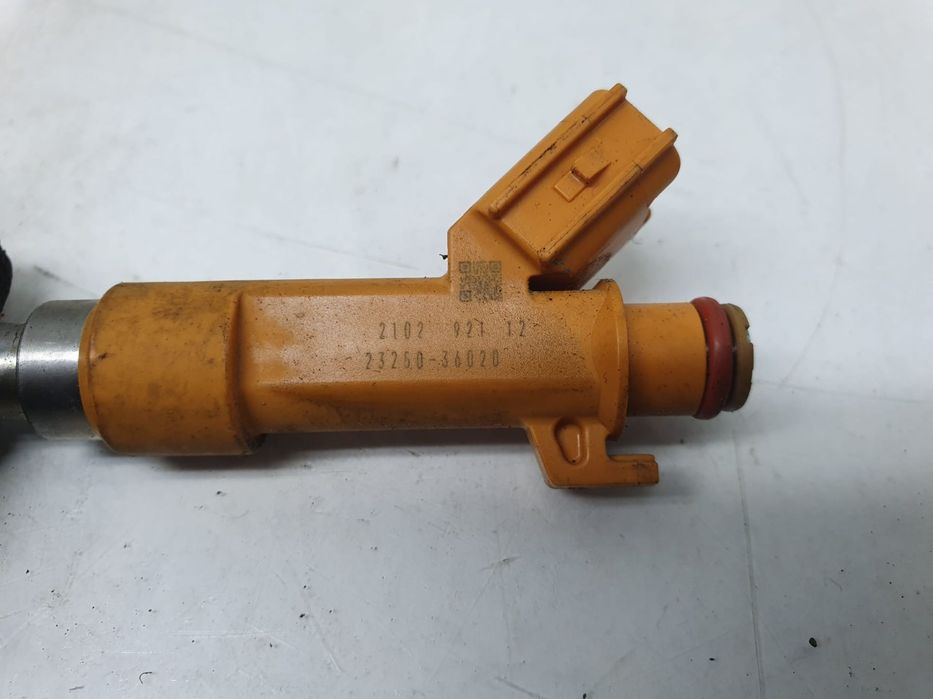Injector hybrid 2.5 2ar-fse 210292112 23250-36020 Lexus IS XE30 (face