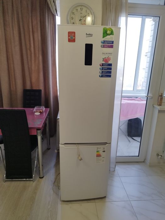 Продам холодильник. Бу холодильник