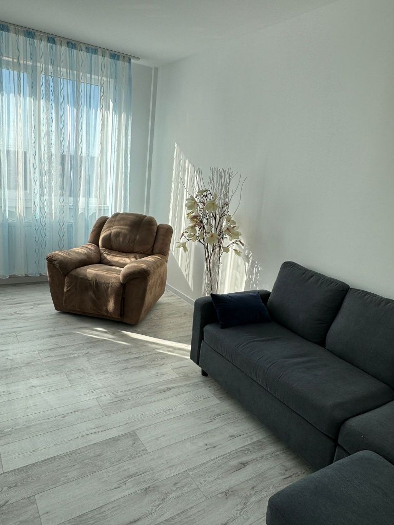 Inchiriez apartament 3 camere