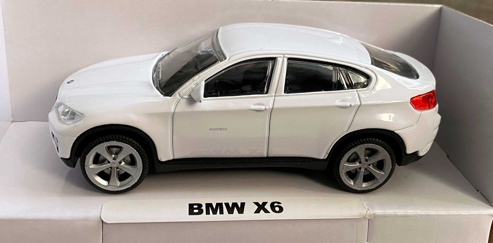 Macheta masinuta BMW X6 scara 1 43 - metal - noua