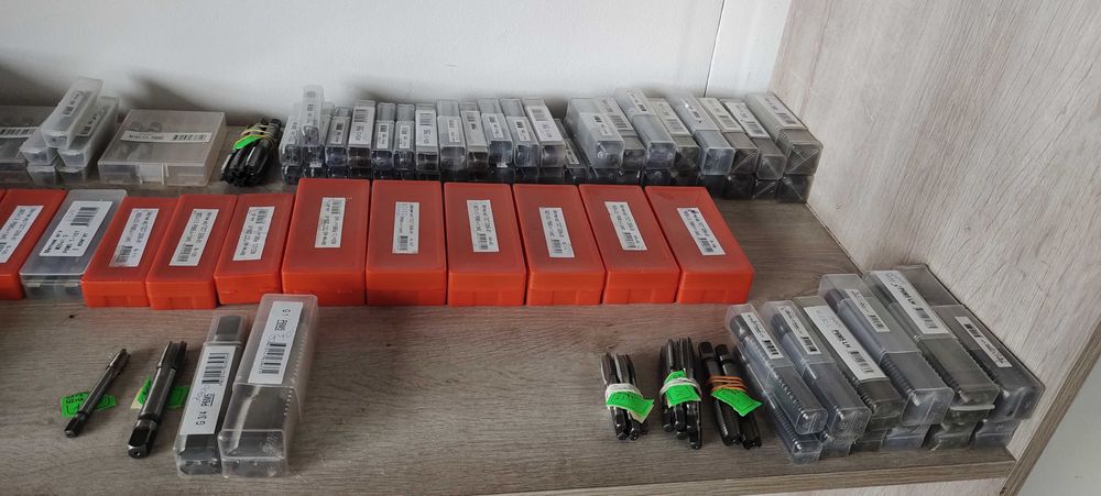 Метчики комплектные и плашки