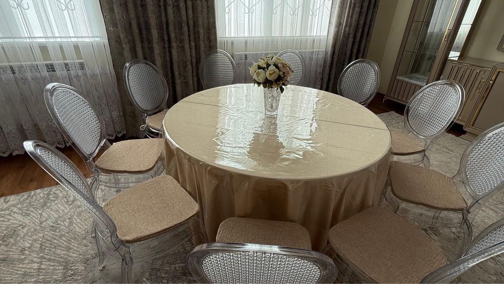 Стол со стульями