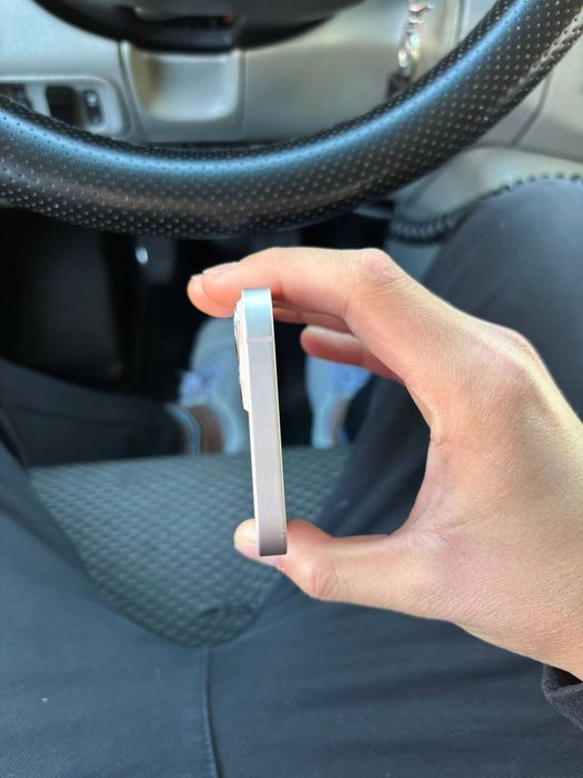 Vand iphone 13 pentru piese in stare foarte buna