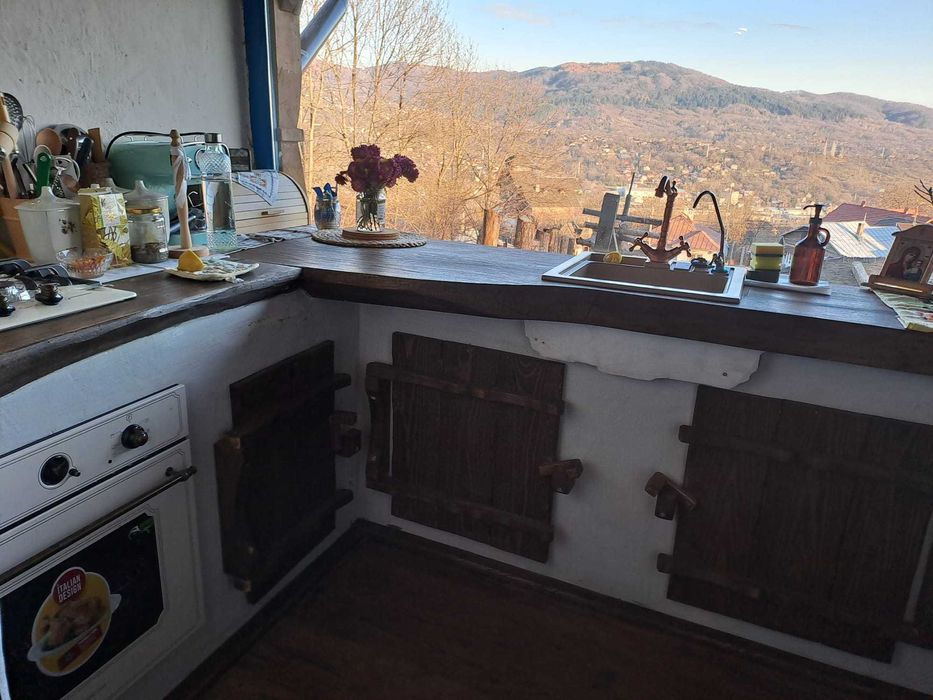 Vând complex tradițional:casă maramureșeană,casă hobbit,case Bucovina