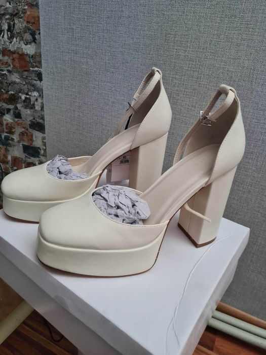 Дамски обувки с ток