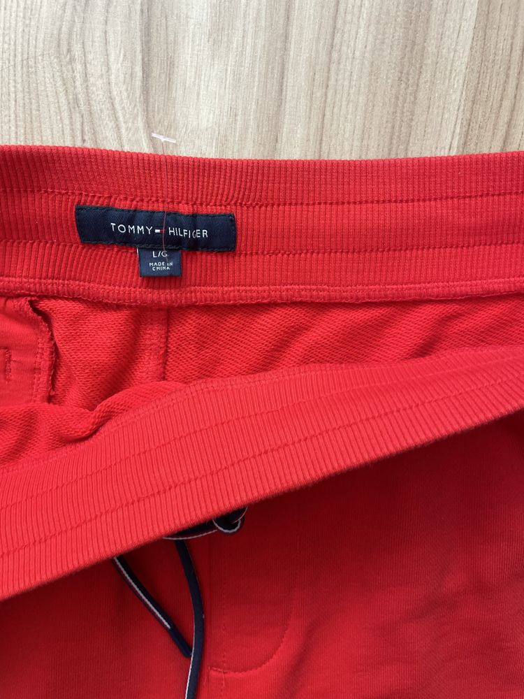 TOMMY HILFIGER / мъжки къс спортен панталон L/XL