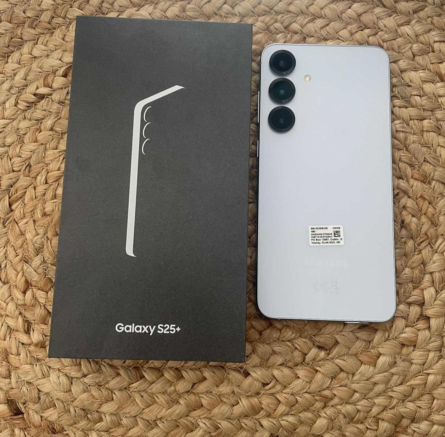 НОВ! Samsung Galaxy S25 Plus 5G 256GB 12RAM Silver 2г. Гаранция!