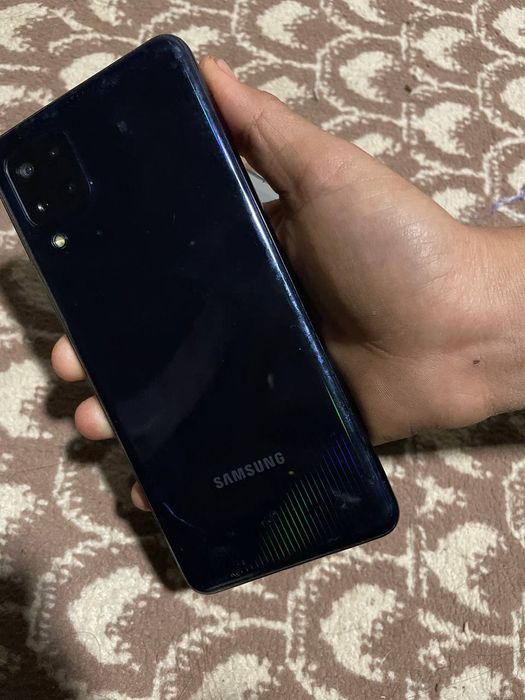 Samsung m32 gb 4/64 holati ideal