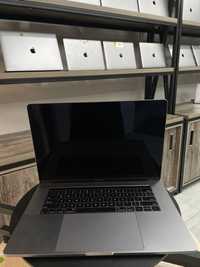 Американский MacBook  A1990