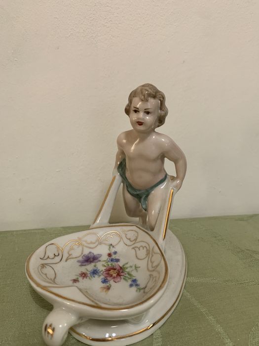 Порцеланова българска фигурка СИП