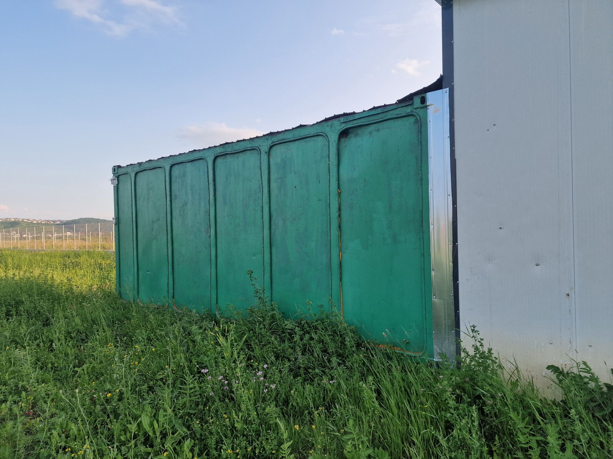 Vand container maritim , hala metalica urgent