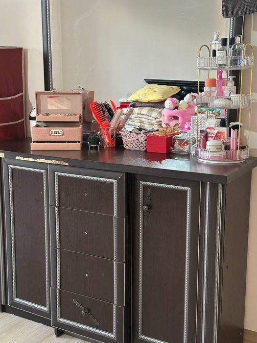 Spalni mebel srochni sotiladi