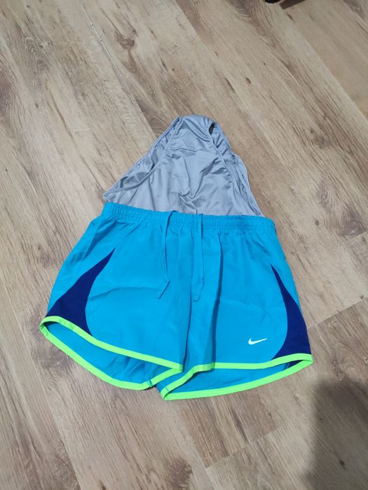 Pantaloni scurți de damă Nike mărimea S