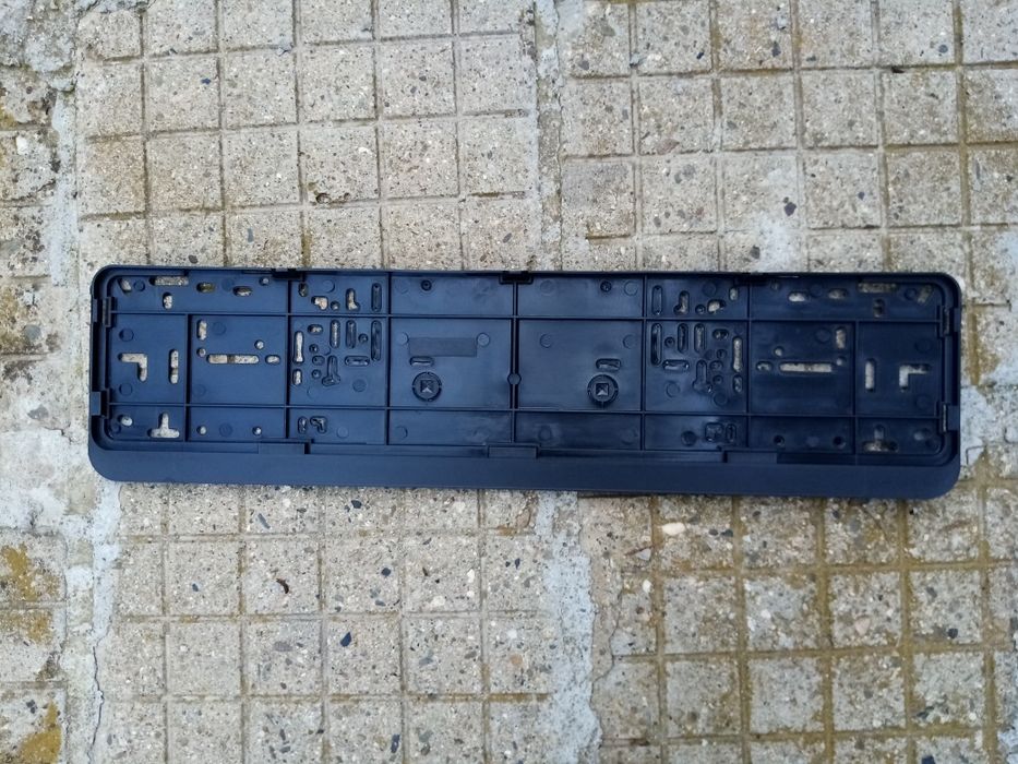 Пластмаси за регистрационни номера