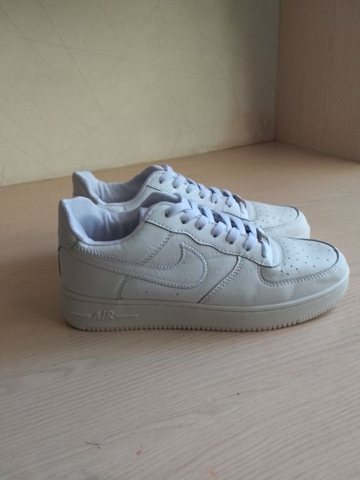 Продам крассовки найк