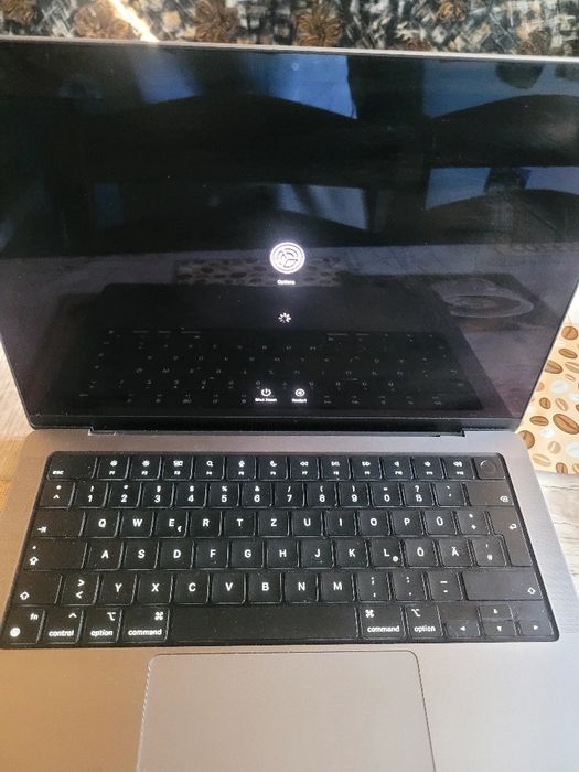 Vând MacBook Pro