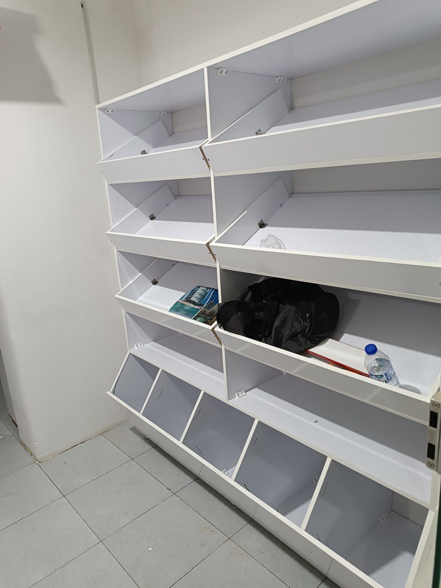 Magazinlarda stelaj yasimiz
