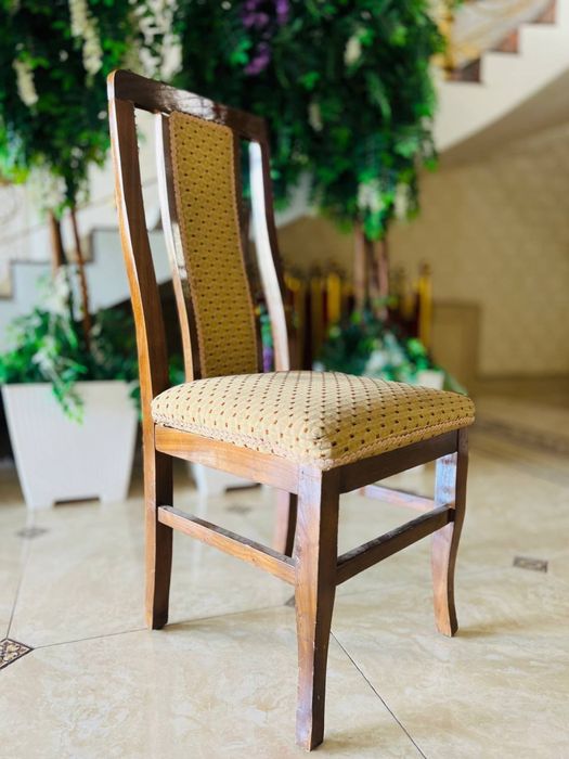 Пролается стульи.