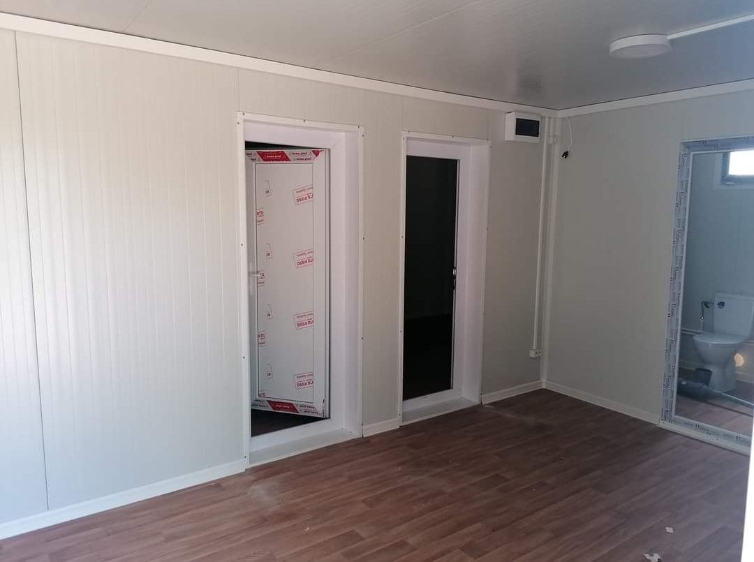 Vand container modular cu grup sanitar propriu