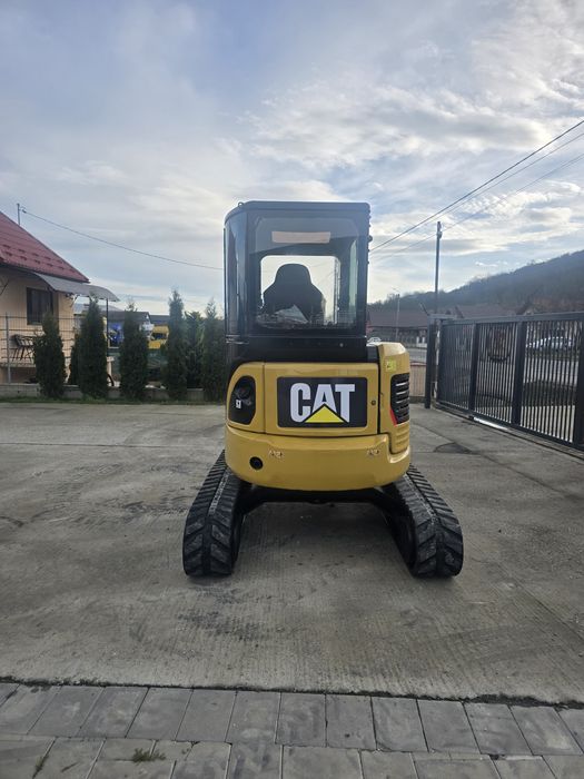Vand miniexcvator Caterpillar 3,5t an 2012