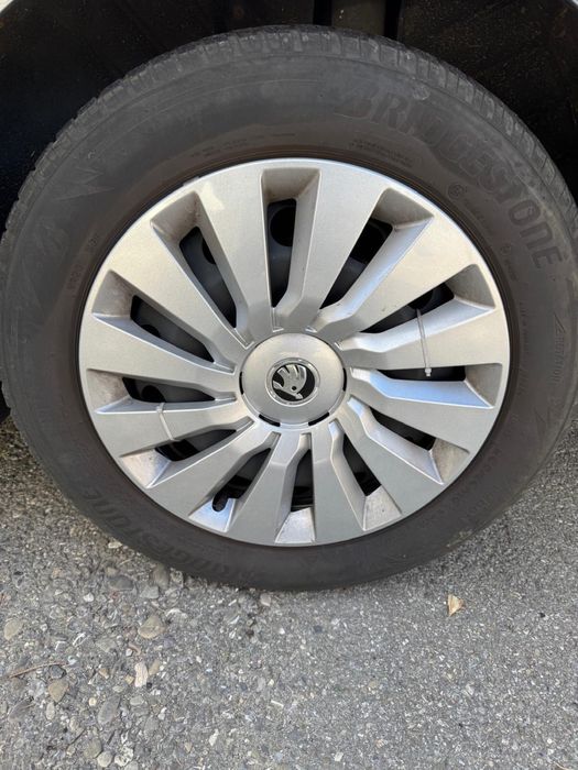 Anvelope iarna cu jante tabla si capace