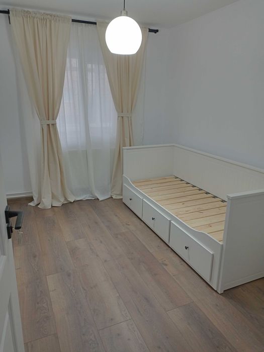 Apartament 3 camere de închiriat