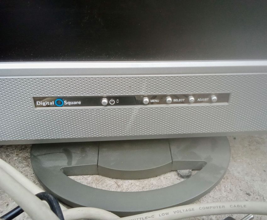 Монитор с кабелями б/у