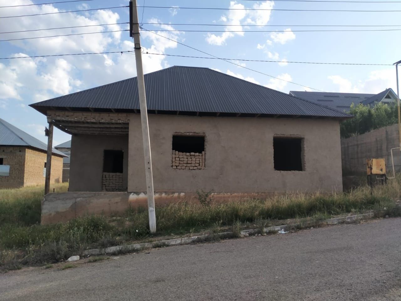 Продаются  дом г.Сарыгаш мкр.Самал-3,  4 комнаты