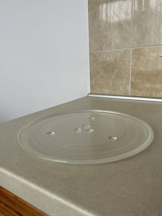 Чиния за микровълнова фурна.