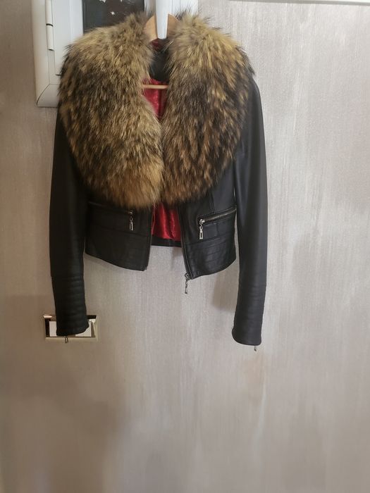 Кожено яке-с откачаща се яка