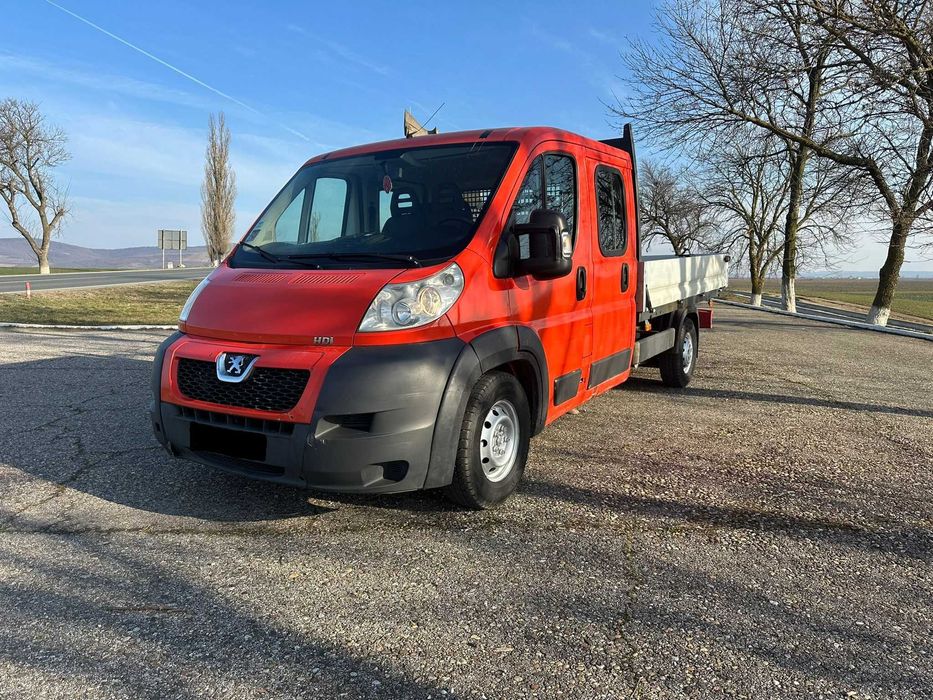 Peugeot Boxer Doka 7 locuri și benă fixă