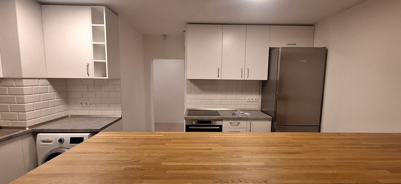 Дава се под наем Тристаен апартамент в София, Хиподрума - 105 кв.м за 714 € - Снимка #1