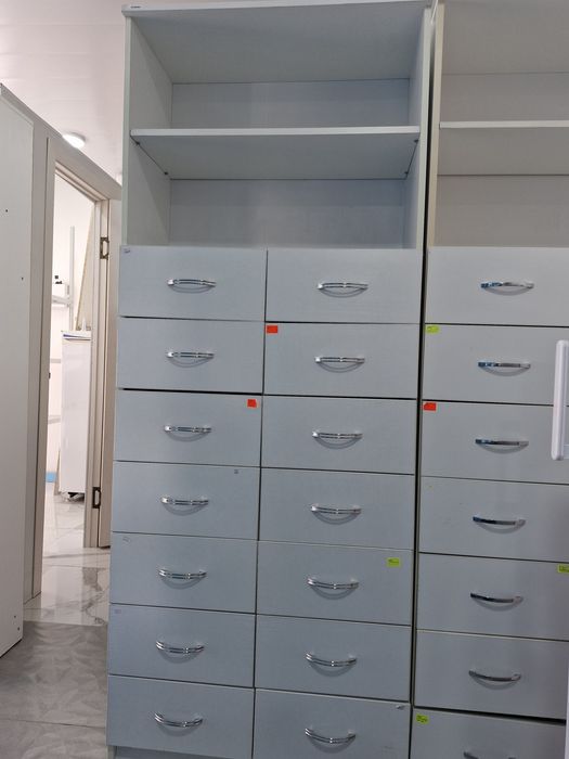 Продам шкаф витрину