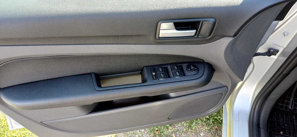 Ford Focus 2 1.6 benzină manual