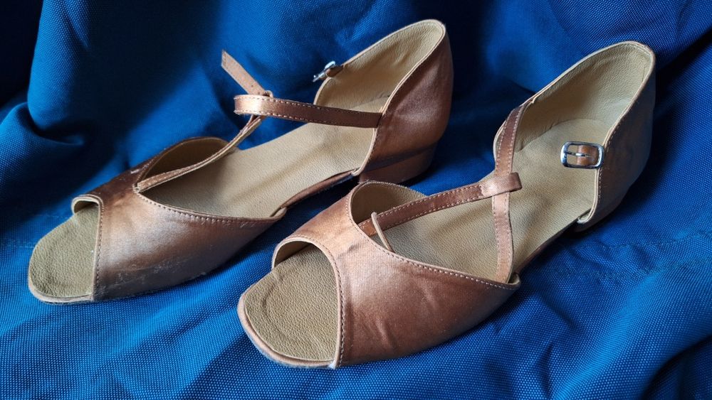 Обувки за спортни танци