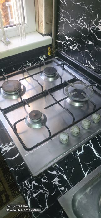 Plită cu patru arzătoare