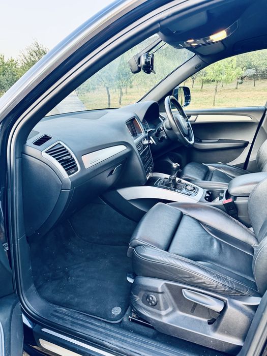 Audi Q5 2.0 TDI S-Line 177 CV fabricație 2012 cu volan pe dreapta
