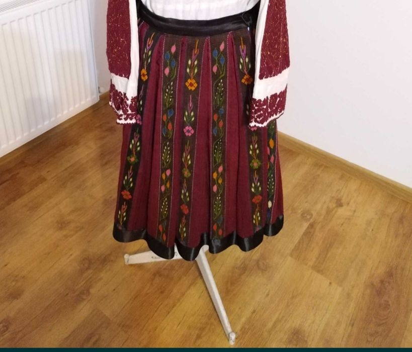VÂLNIC superb bordo