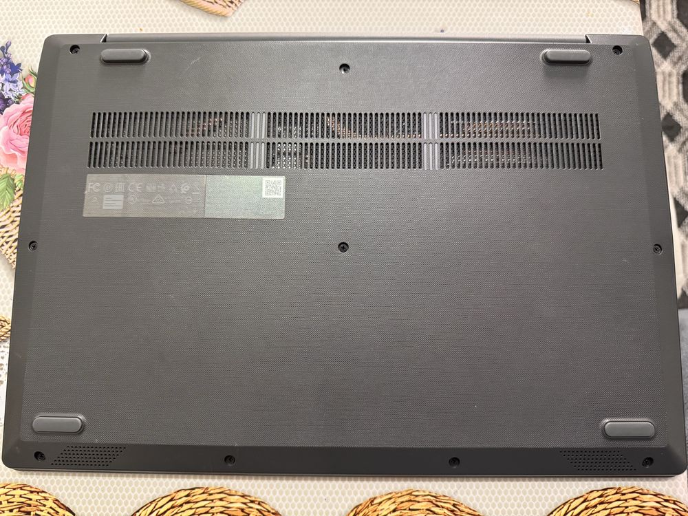 Продается Lenovo V15-IGL
